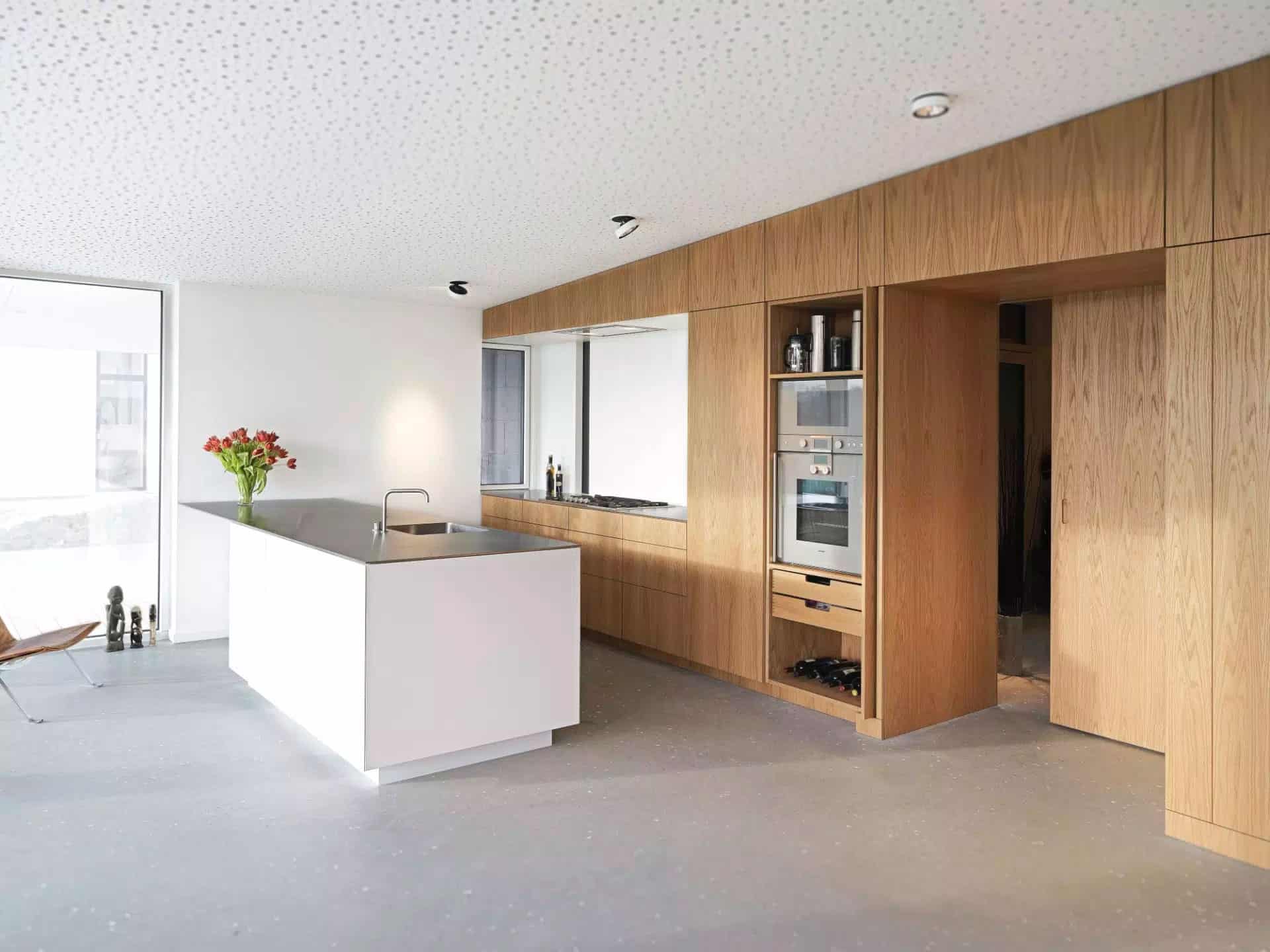 Moderne snedkerkøkken i lyst træ