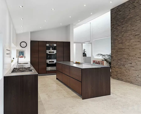 Stort snedkerkøkken i røget eg