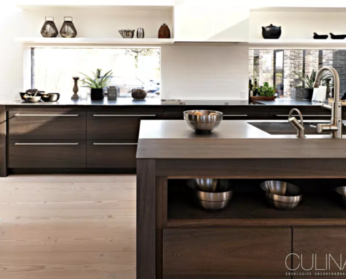 Stort snedkerkøkken i røget eg