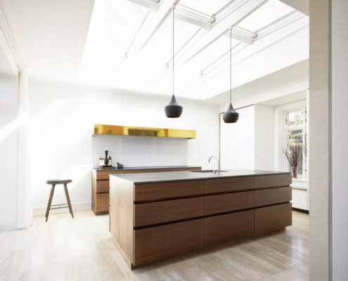 Snedkerkøkken i røget egetræ